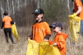 50 Erasmus studenti talkojuši Ziepniekkalnā