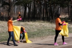 50 Erasmus studenti talkojuši Ziepniekkalnā