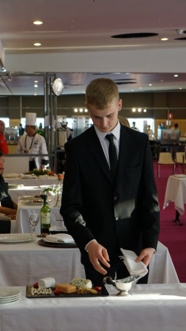 Sestdiena: no baltvīna degustācijām līdz À la carte servisam