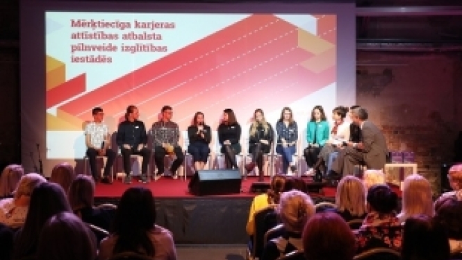 Diskutē par karjeras attīstības atbalsta pilnveidi izglītības iestādēs