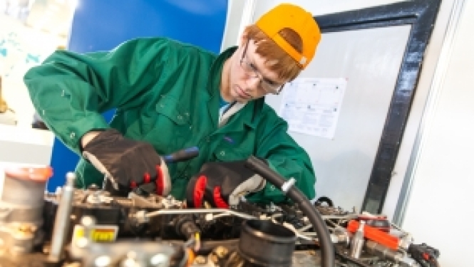 Noslēdzies nacionālais konkurss lauksaimniecības tehnikas mehāniķiem