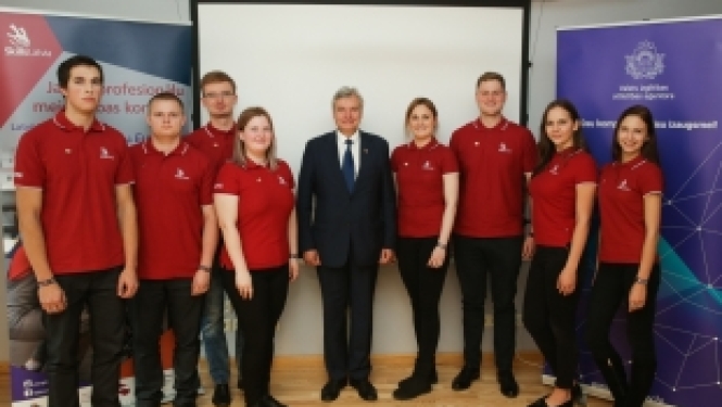 Ministrs vēl veiksmi Latvijas delegācijai pasaules konkursā WorldSkills 2017