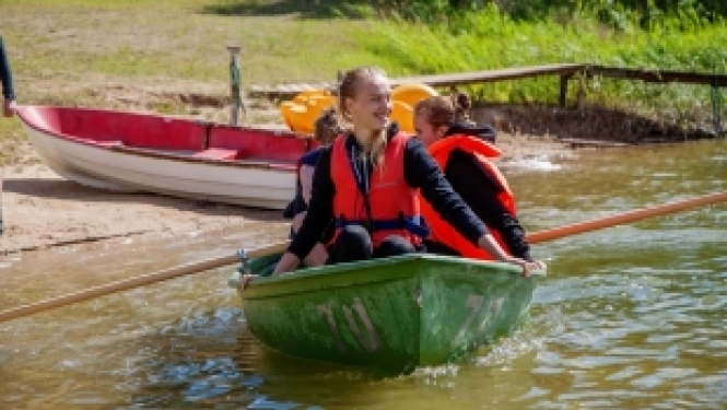 Latvijas komandas dalībnieki nometnē gatavojas konkursam WorldSkills 2019