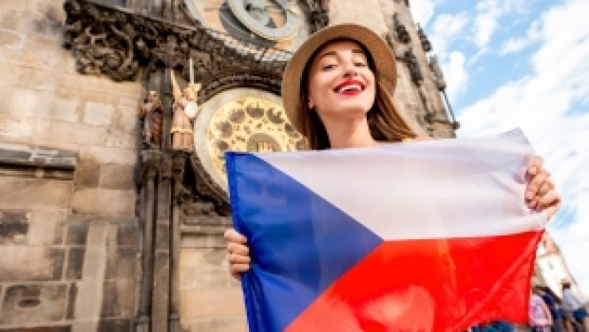 Iespēja pieteikties stipendijai studijām un pētniecībai Čehijā