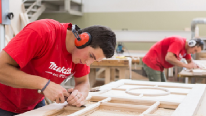 Jauno galdnieku konkursā labākais sniegums Rīgas Mākslas un mediju tehnikuma audzēkņiem