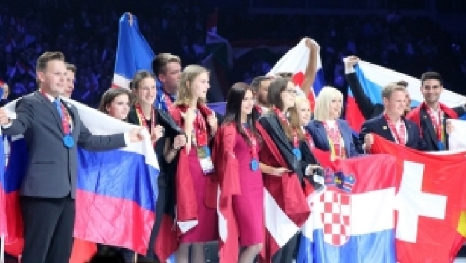 Latvijas komanda EuroSkills 2018 iegūst zelta,  sudraba un trīs izcilības medaļas