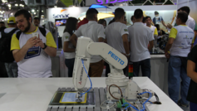 Rīko semināru par mehatronisku sistēmu tehniķa karjeru