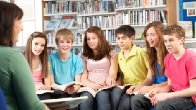 Pieejams Eurydice ziņojuma īss apskats latviešu valodā par valodu mācīšanu Eiropas skolās