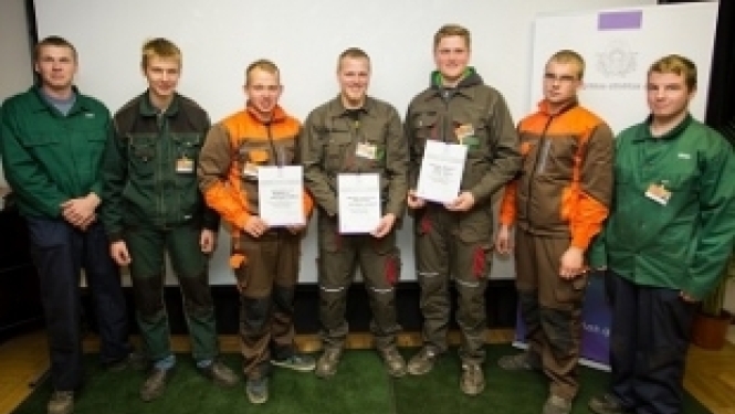 Noskaidroti labākie jaunie lauksaimniecības tehnikas mehāniķi