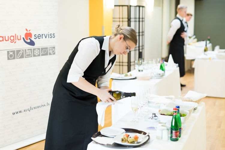 SkillsLatvia 2019 pusfināls "Restorānu serviss" prasmju konkursā