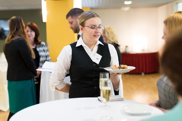 SkillsLatvia 2019 pusfināls "Restorānu serviss" prasmju konkursā