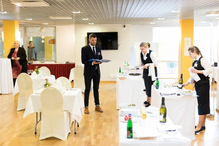 SkillsLatvia 2019 pusfināls "Restorānu serviss" prasmju konkursā