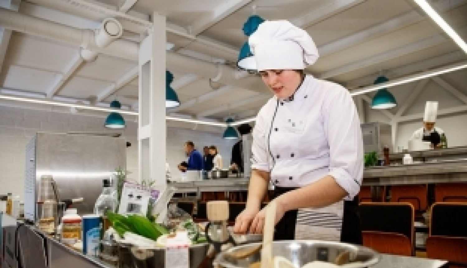 Liepājā un Valmierā notiks jauno pavāru un viesmīļu konkursu pusfināli