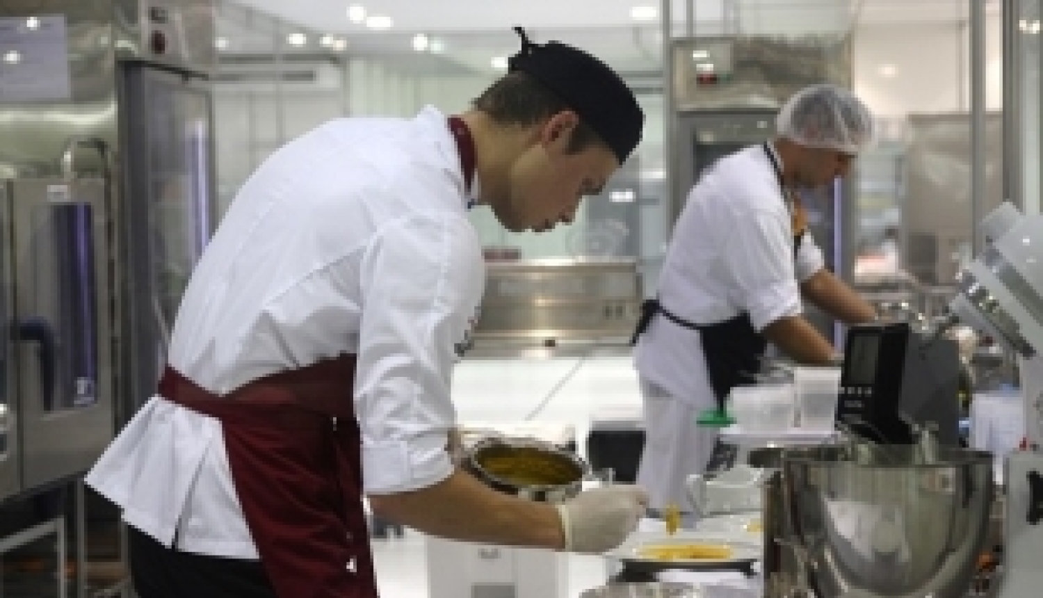 Notiks Latvijā labāko jauno pavāru un viesmīļu konkurss