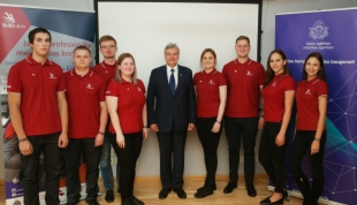 Ministrs vēl veiksmi Latvijas delegācijai pasaules konkursā WorldSkills 2017