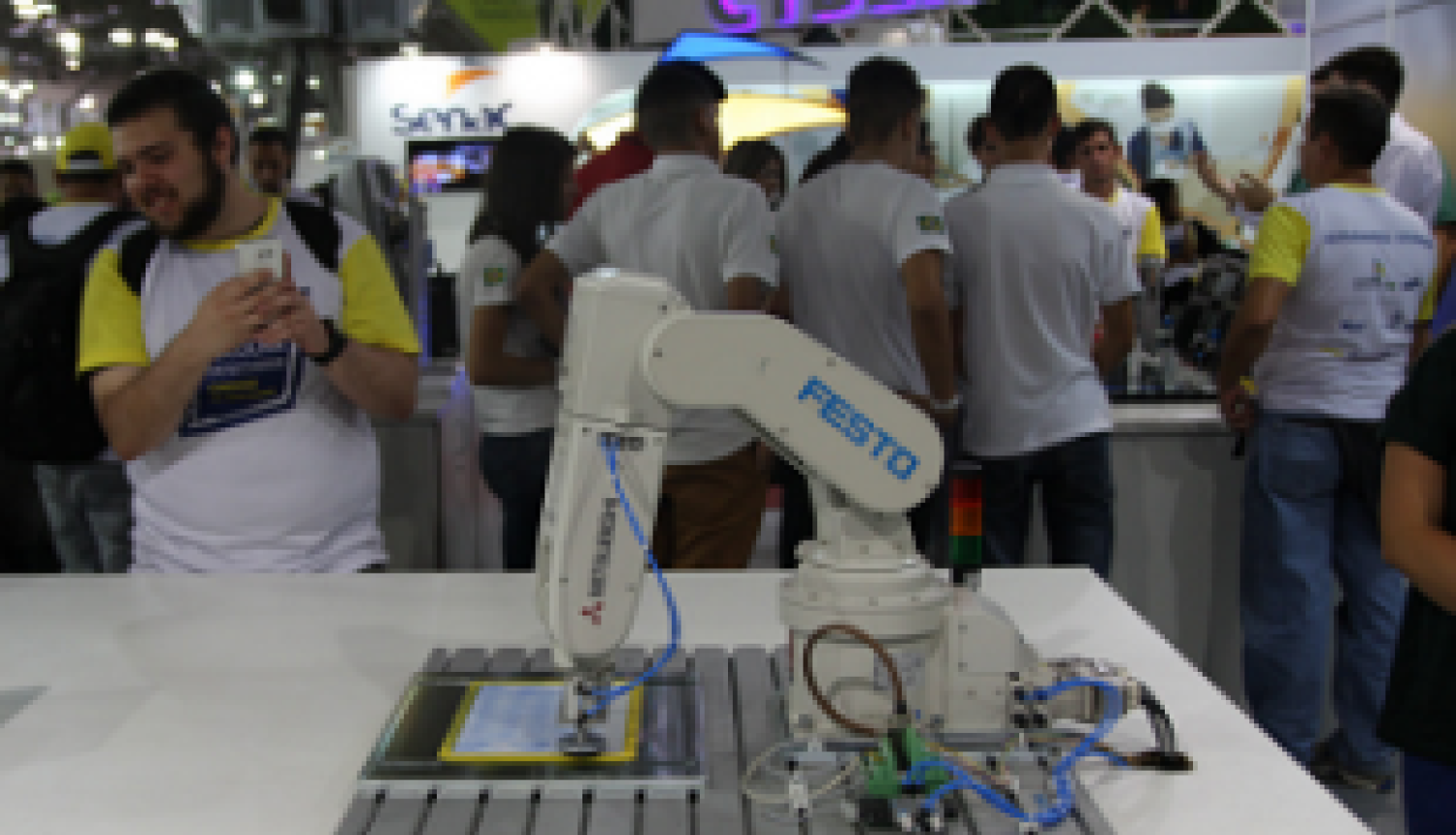 Rīko semināru par mehatronisku sistēmu tehniķa karjeru