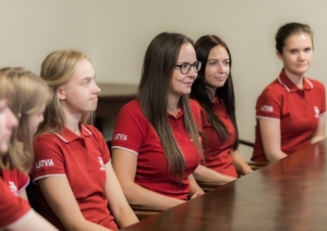 SkillsLatvia komanda tiekas ar ministru Kārli Šadurski