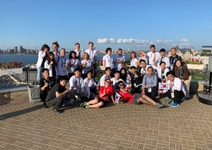 SkillsLatvia komanda neformālā gaisotnē iepazīst Kazaņu un citu valstu delegācijas