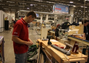 EuroSkills 2016 konkursanti pirmo reizi ierauga savu darba vietu un milzīgo halli, kurā darbosies visu 35 dalībvalstu pārstāvji