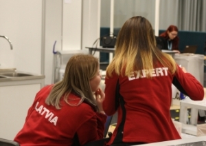 EuroSkills 2016 konkursanti pirmo reizi ierauga savu darba vietu un milzīgo halli, kurā darbosies visu 35 dalībvalstu pārstāvji