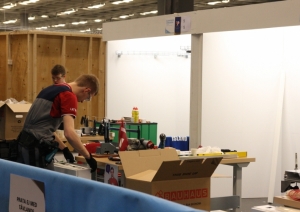 Pirmā konkursa diena un jauniešu darbošanās sacensību hallē