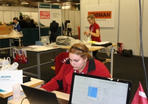 Pirmā konkursa diena un jauniešu darbošanās sacensību hallē