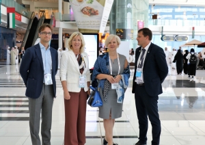 Starptautisko konkursu WorldSkills apmeklē Latvijas vēstniece Apvienotajos Arābu Emirātos Astra Kurme