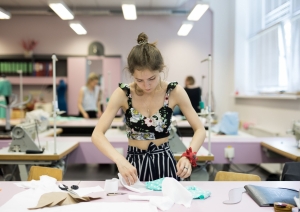 Apģērbu izgatavotājas noslēdz atlases kārtu maratonu