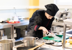 SkillsLatvia 2020 pusfināls "Restorānu serviss" un "Ēdienu gatavošana" prasmju konkursā